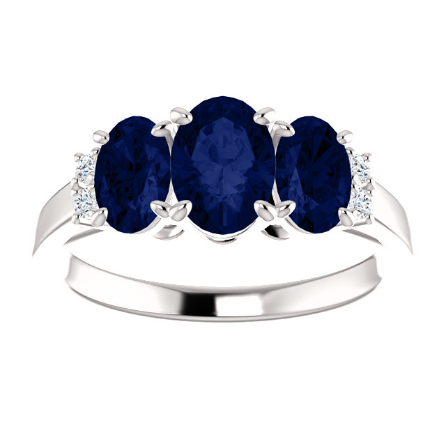 14K Gold Oval Cut w/ Diamond Ring Setting - Graduated 3 Stone Style Ring Mounting